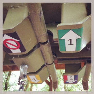 je kunt nu gewoon de pijlen volgen in het klimparcours naar de juiste route. #klimpark #hetklimeiland #vlietland
